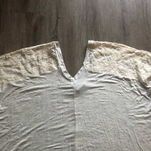 Dolan t-shirt oversized gray lace shoulder top M - Picture 2 of 6